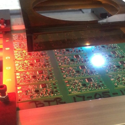 オフラインレーザーPCBデパネル分離器 0.02 精度 335mm