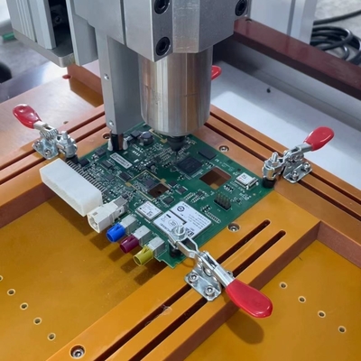 220V デスクトップPCBルーターマシン 650mm X 450mm 作業領域