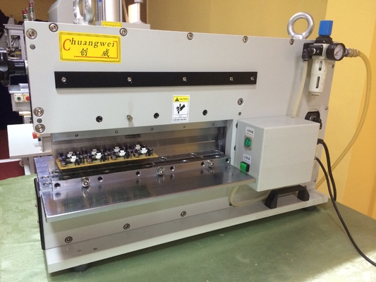 高速鋼330mmの線形刃付きのPneumatic PCB Vカットマシン