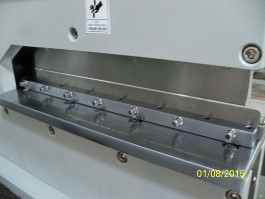 高コンポーネントハンドリングのための高度なPneumatic PCB Vカットマシン
