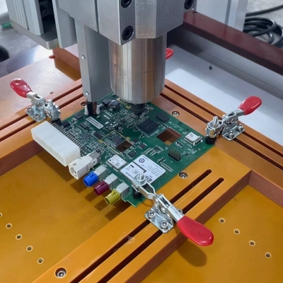 高速切断長寿命のデスクトップシングルベンチPCBルーターマシン
