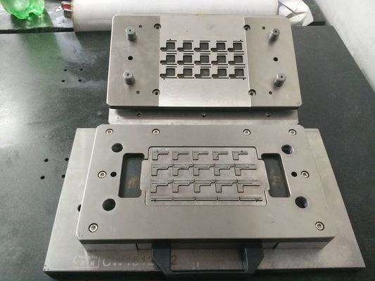 用具の薄板金のダイス、PCBの打つ工具細工を押すPCB Depanelingの金属
