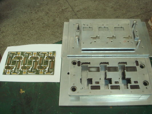 カスタマイズされる打つ用具IATF16949 QC-10は金属機械PCBの死ぬ