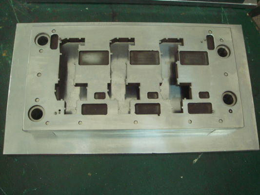 カスタマイズされる打つ用具IATF16949 QC-10は金属機械PCBの死ぬ