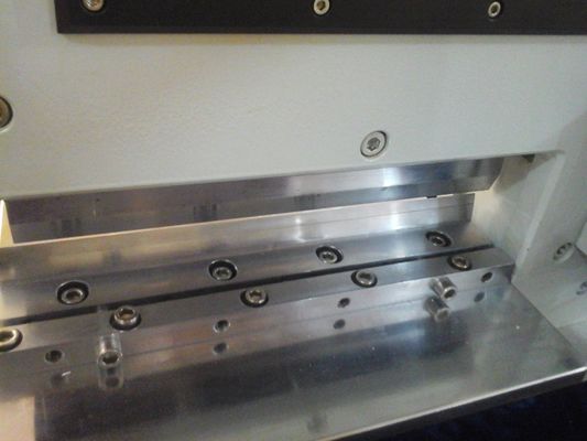 アルミニウム基板のためのPCBV切断機 220V RUV パネウマティック