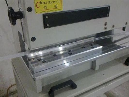 アルミニウム基板のためのPCBV切断機 220V RUV パネウマティック