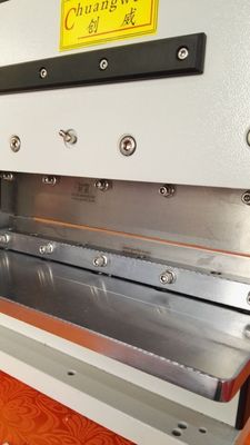 固体鉄フレームおよび2つの鋭い線形刃が付いている空気PCB Depanelizer