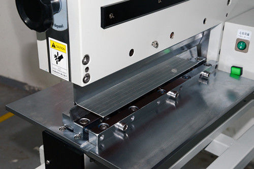敏感なSMDとせん断する10W PCB VカットのSparatorの機械400mm