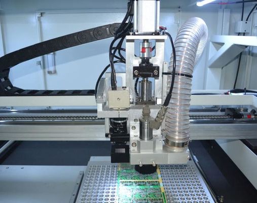4.2KW L450mm二重ワークステーション ルーターCNC PCB/PCBデパネリングのルーター機械